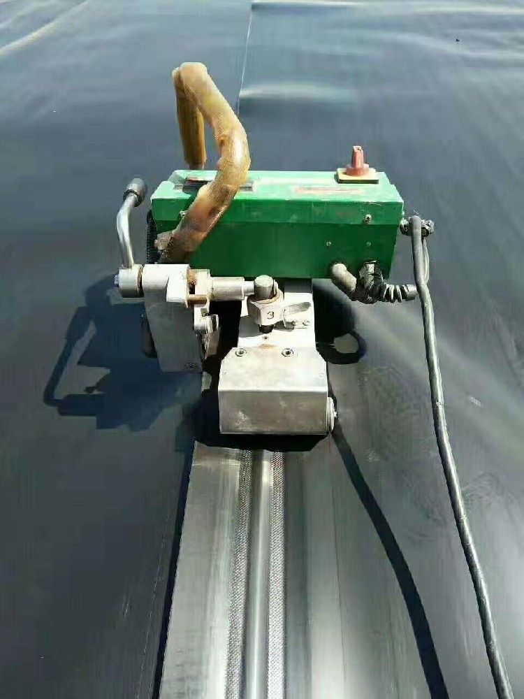 土工膜施工的注意事項